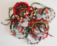 Lot de bracelets et pendentifs