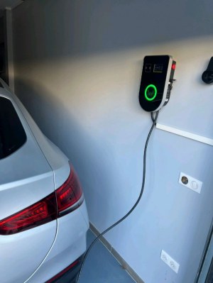 Lot de 46 bornes de recharges electriques