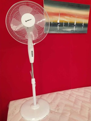 Offre Spéciale : Lot de 4000 Ventilateurs Eleqo en Noir et Blanc à Prix Dégressifs