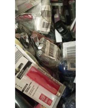 Lot de 1200 cosmétiques de grandes marques