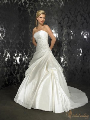 Vend stock de tenues de cérémonie, hommes, femmes, enfants, accessoires