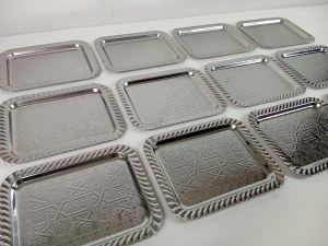 Lot de 12 Plateaux Rectangle Métal ( 0.83 cts / pcs )