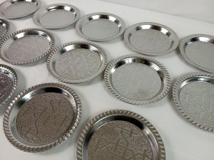 Lot de 14 Plateaux Rond en métal ( 0.71 cts / pcs )