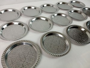 Lot de 14 Plateaux Rond en métal ( 0.71 cts / pcs )