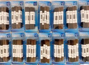 Lot de 79 Boites de lacets ( 0.25 cts / pcs )