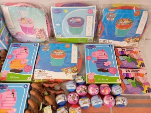 Lot revendeur / palette / destockage /Lot de 67 Articles de jouets enfants scrapbooking