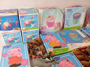 Lot revendeur / palette / destockage /Lot de 67 Articles de jouets enfants scrapbooking