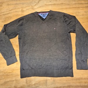 100kg de vêtements vintage de marque Tommy Hilfiger, adidas , puma , fila , nautica ,...