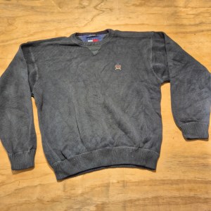 100kg de vêtements vintage de marque Tommy Hilfiger, adidas , puma , fila , nautica ,...