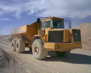 LOT DE 19 ENGINS DE TRAVAUX PUBLICS  .