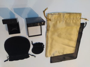 30 ECRINS à bague + 60 ECRINS bracelet, collier + 130 POCHETTES SATIN et VELOURS