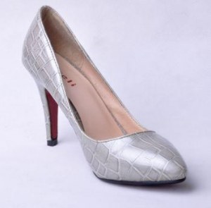 Escarpins à talons façon python Gris