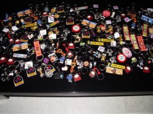 Lot revendeur 100 portes clefs divers neuf