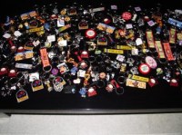 Lot revendeur 100 portes clefs divers neuf