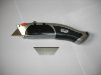 1 LOT DE CUTTER EN METAL POUR MOQUETTE + 10 LAMES