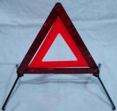 Un lot de triangle et gilet pour voiture