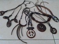 Vend lot de colliers en bois exotique