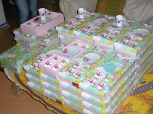 Lot de 45 coffret de tasses  150 euros