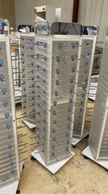 Présentoir 4 faces avec miroir sur roulette accessoires / bijoux fantaisie