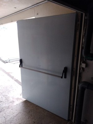 Porte de service métallique grand format