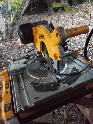 Scie circulaire DEWALT DN 743