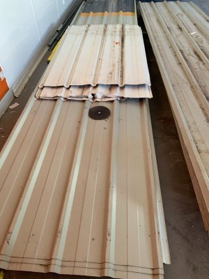 Tôles de bardage type bacacier et tubes carrés