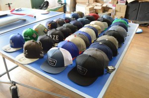 Destockage lot de casquettes de marque