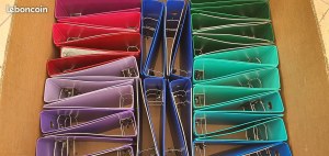 LOT 300 CLASSEURS PVC