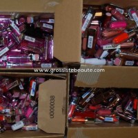 Lot Rouges à Lèvres et gloss de marque 25 pièces