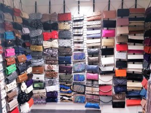 DESTOCKAGE de 5000 SACS de cérémonie ou de soirée