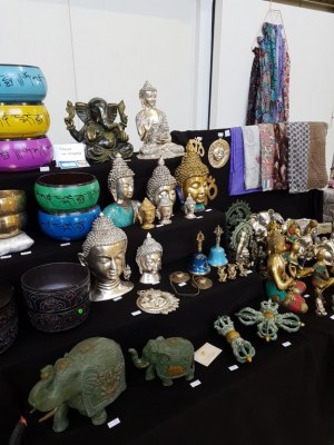 Vente de stock objets ethniques et divinités à prix coûtant