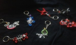 Vente lot de porte clé, 600 pièces, artisanat wire art