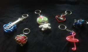 Vente lot de porte clé, 600 pièces, artisanat wire art