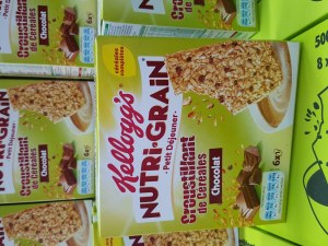 Divers lots: Sauces, céréales, bonbons