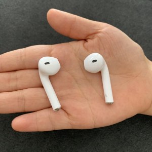 Ecouteurs sans fil pour smartphone avec boitier de rechargeable Blanc