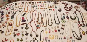 Vends lot de plus de 700 bijoux fantaisie