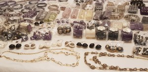 Vends lot de plus de 700 bijoux fantaisie