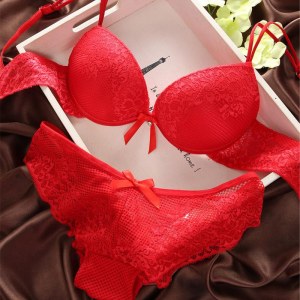 Lot de lingerie sous-tiens gorge culotte string