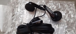 Lot de 100 écouteurs de marque Thomson