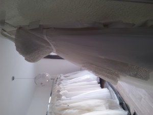 Lot de robes de mariées neuves avec étiquettes