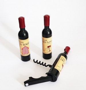 LOT DE TIRE-BOUCHON / DÉCAPSULEUR EN FORME DE BOUTEILLE DE VIN