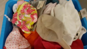 Lot de 35 chapeaux et casquettes enfants