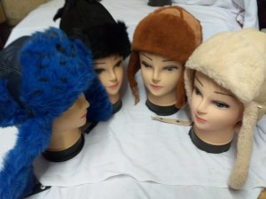 Lot de très belles toques et chapkas femme en cuir et fourrure