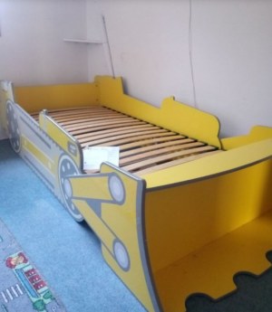 Lit pirate et bulldozer