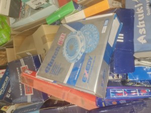 Palettes de pièces automobiles