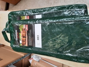 DESTOCKAGE LOT DE HOUSSES DE PROTECTION POUR TABLES DE JARDIN