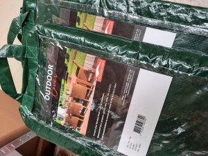 DESTOCKAGE LOT DE HOUSSES DE PROTECTION POUR TABLES DE JARDIN