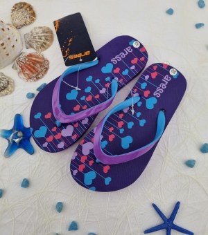 060148 Mix de claquettes et tongs enfant