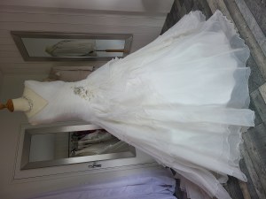 Lot robes de mariée et accessoires