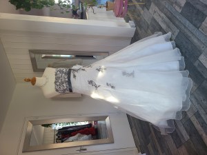 Lot robes de mariée et accessoires